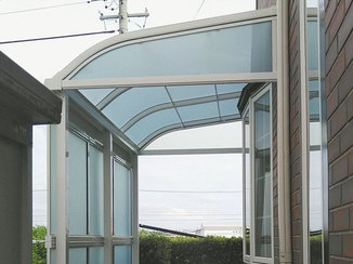 エクステリアリフォーム 雨風を防ぐ安心できるテラス屋根
