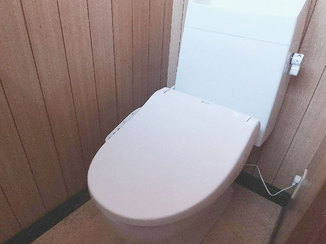 トイレリフォーム 早急に取替えた、安心して使用できるトイレ