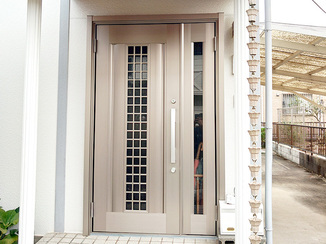 玄関ドアリフォーム 開閉が安定し、防犯面も強化した安心の玄関ドア