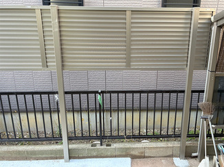 エクステリアリフォーム 強風にも安心の目隠しフェンスと歩きやすくなったお庭