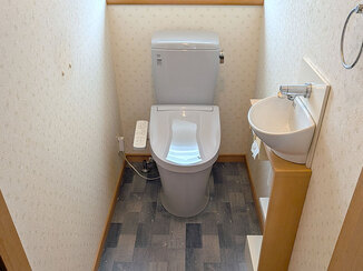 トイレリフォーム 迅速な対応で仕上げた、統一感のある色合のレストルーム